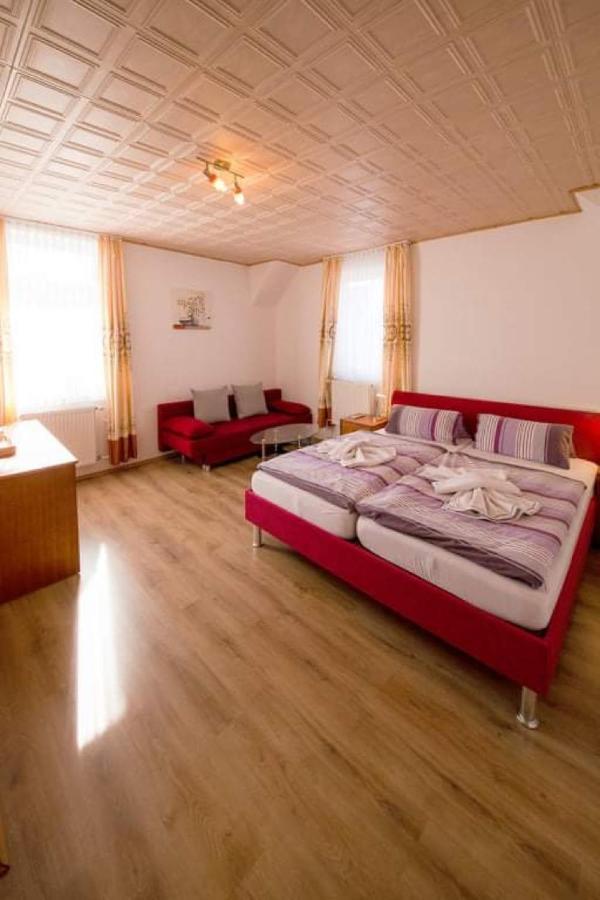 Pension Und China - Thai Restaurant Asia - Haus เชียร์เคอ ภายนอก รูปภาพ